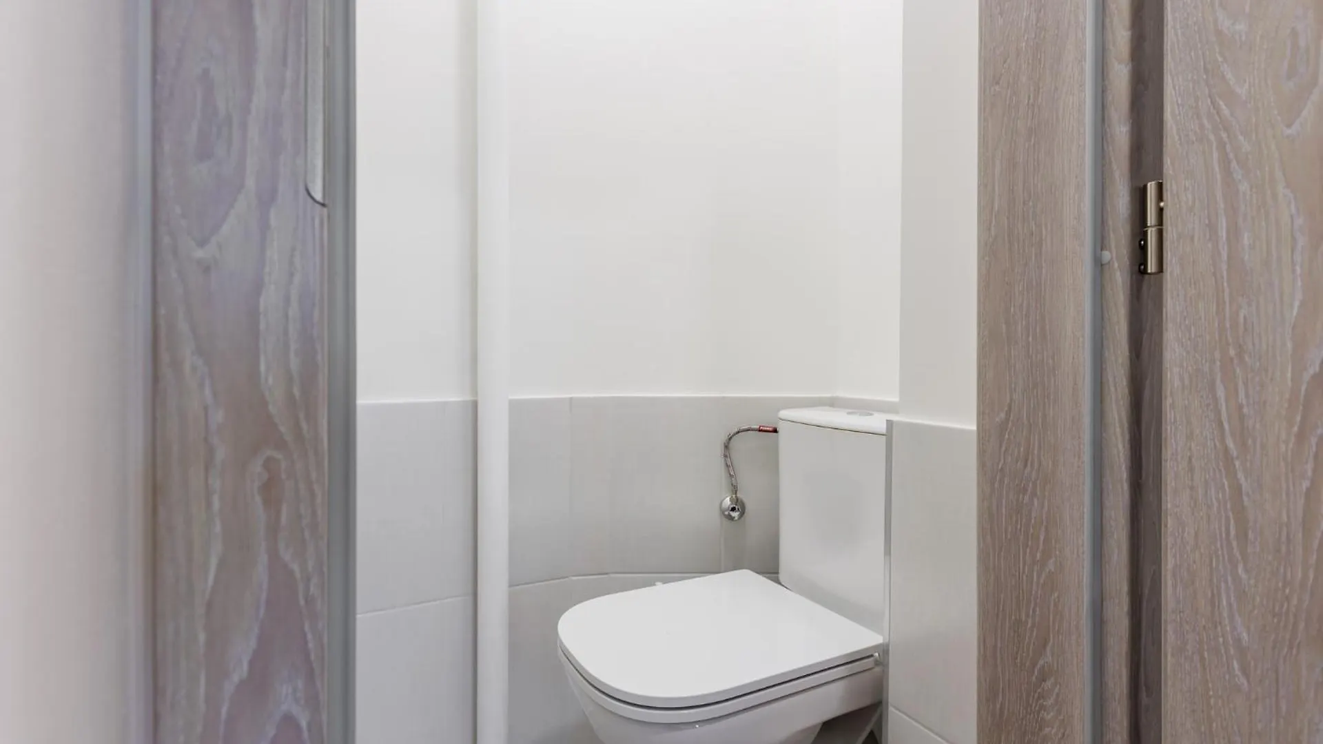 2 Bedrooms Apartment With Kitchen Near The Subway Prága